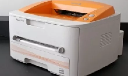 Xerox Phaser 3140: laserovka pod dva tisíce s netradičním vzhledem