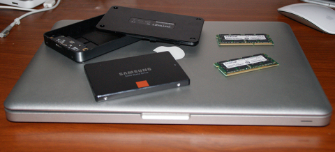 Upgrade SSD disku a pamětí v Macbook Pro 2011