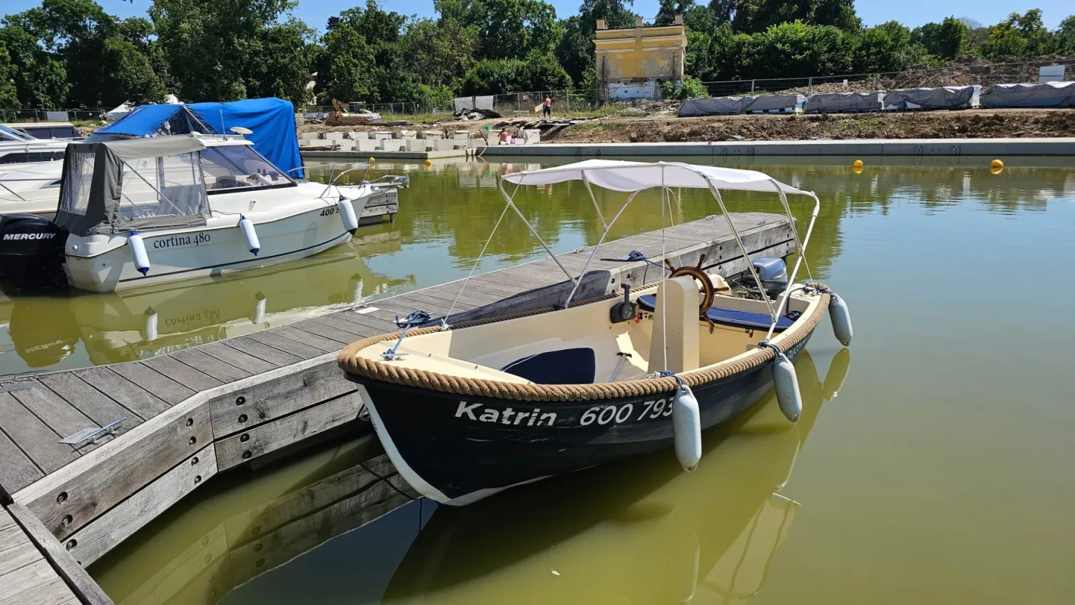 Člunem na Baťově kanále - fotka z přístavu ve Veselí