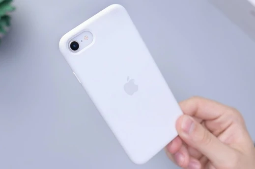 Vyplatí se koupit si nový iPhone SE 2020?